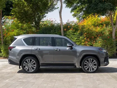 2023 لكزس إل إكس 600