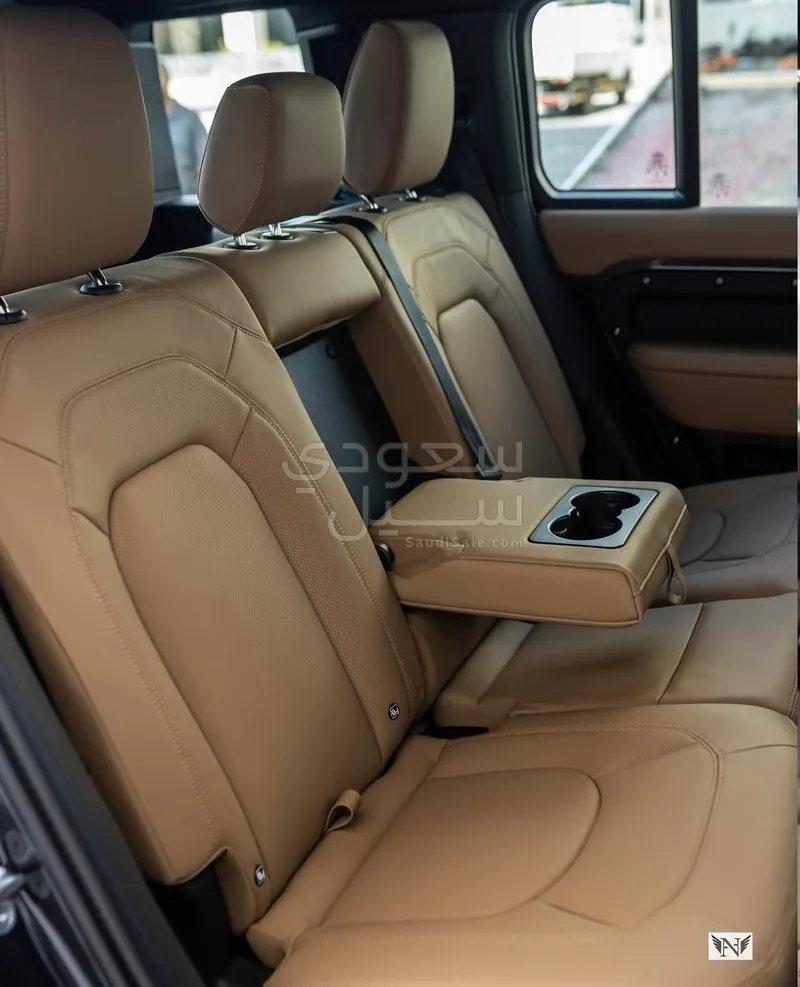 2026 لاند روفر ديفيندر 110