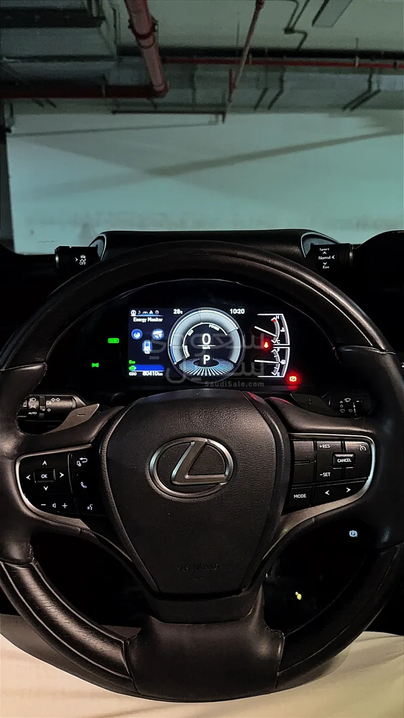 2022 لكزس آي إس 300