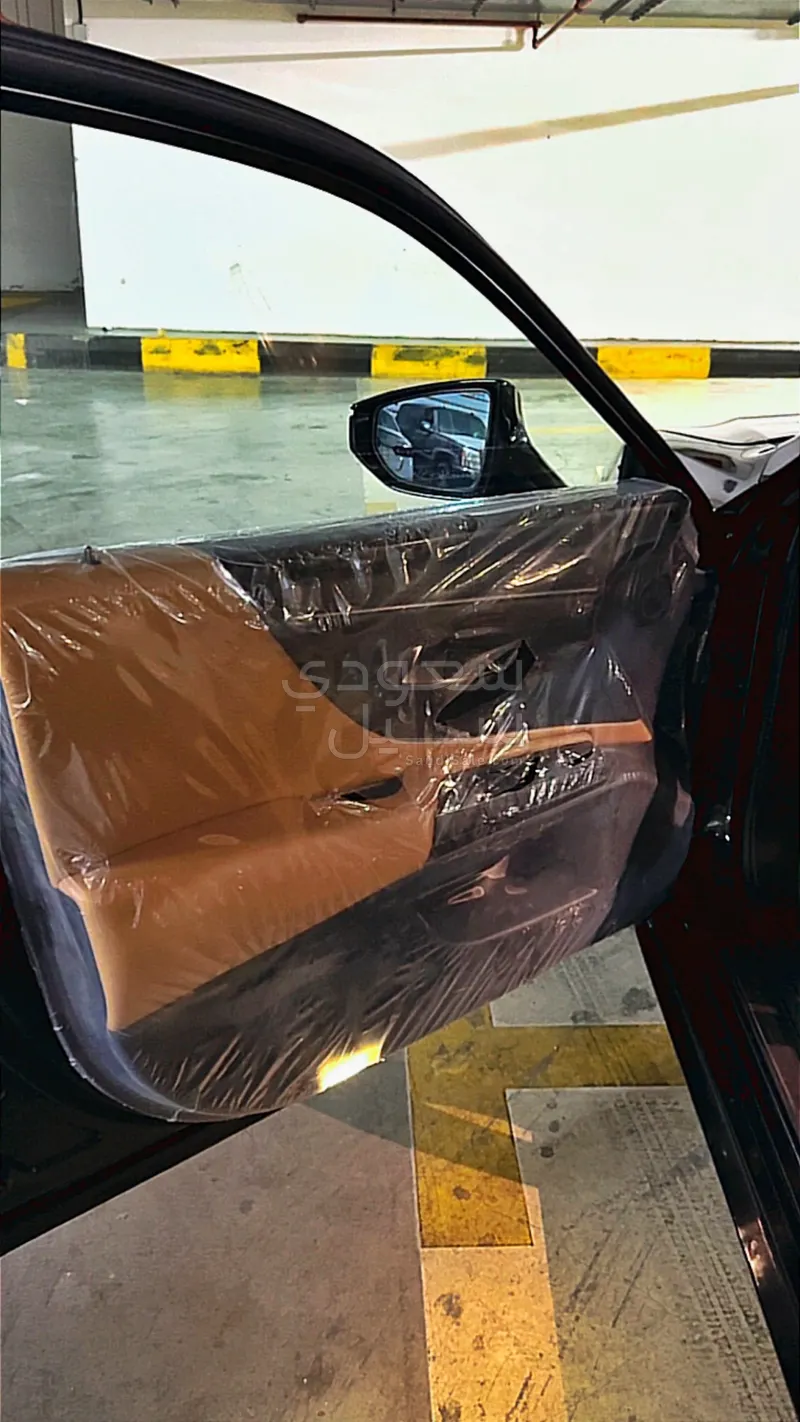 2022 لكزس آي إس 300