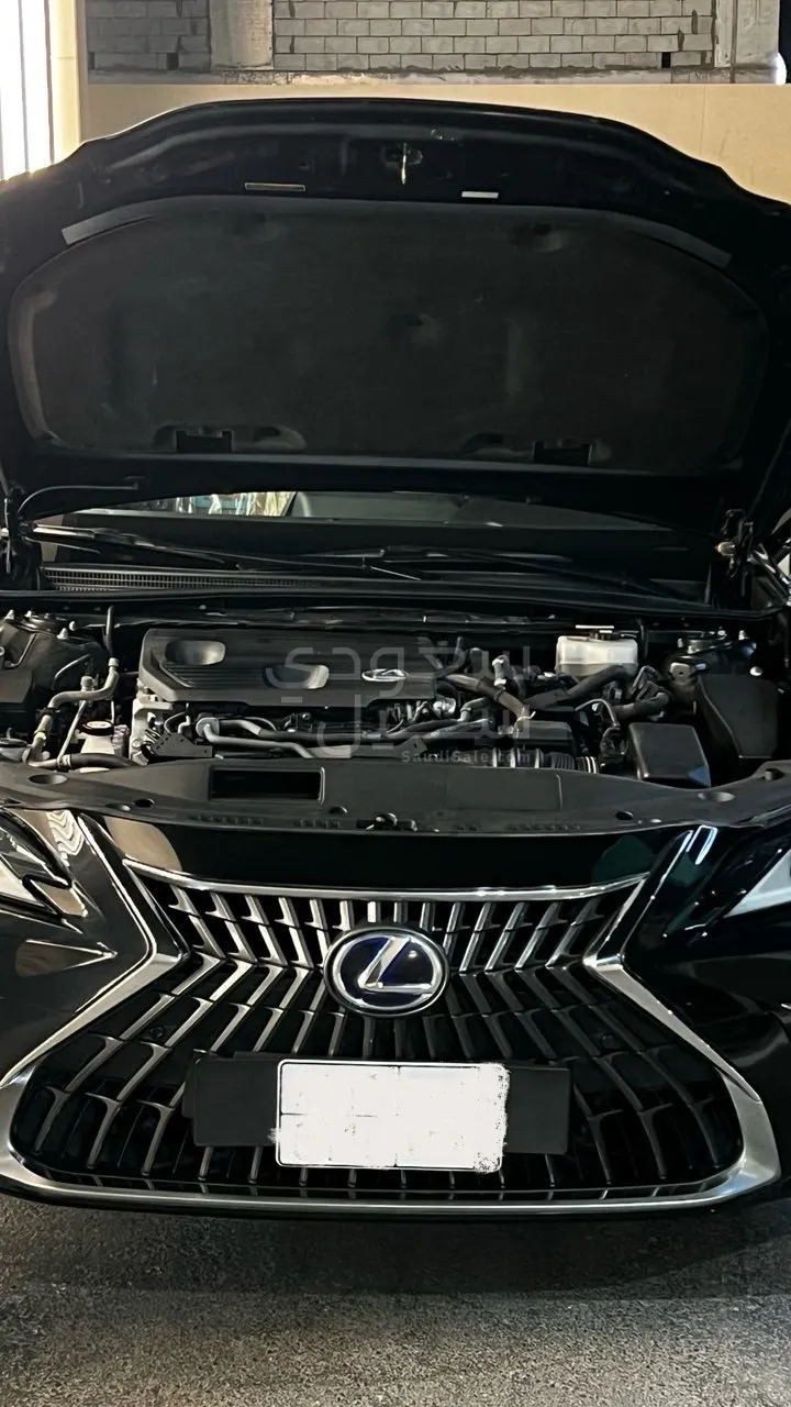 2022 لكزس آي إس 300
