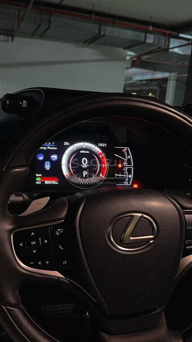 2022 لكزس آي إس 300