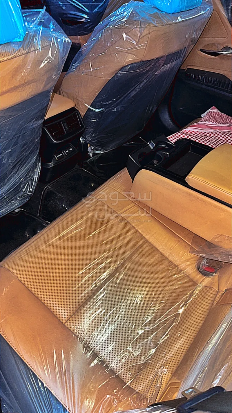 2022 لكزس آي إس 300