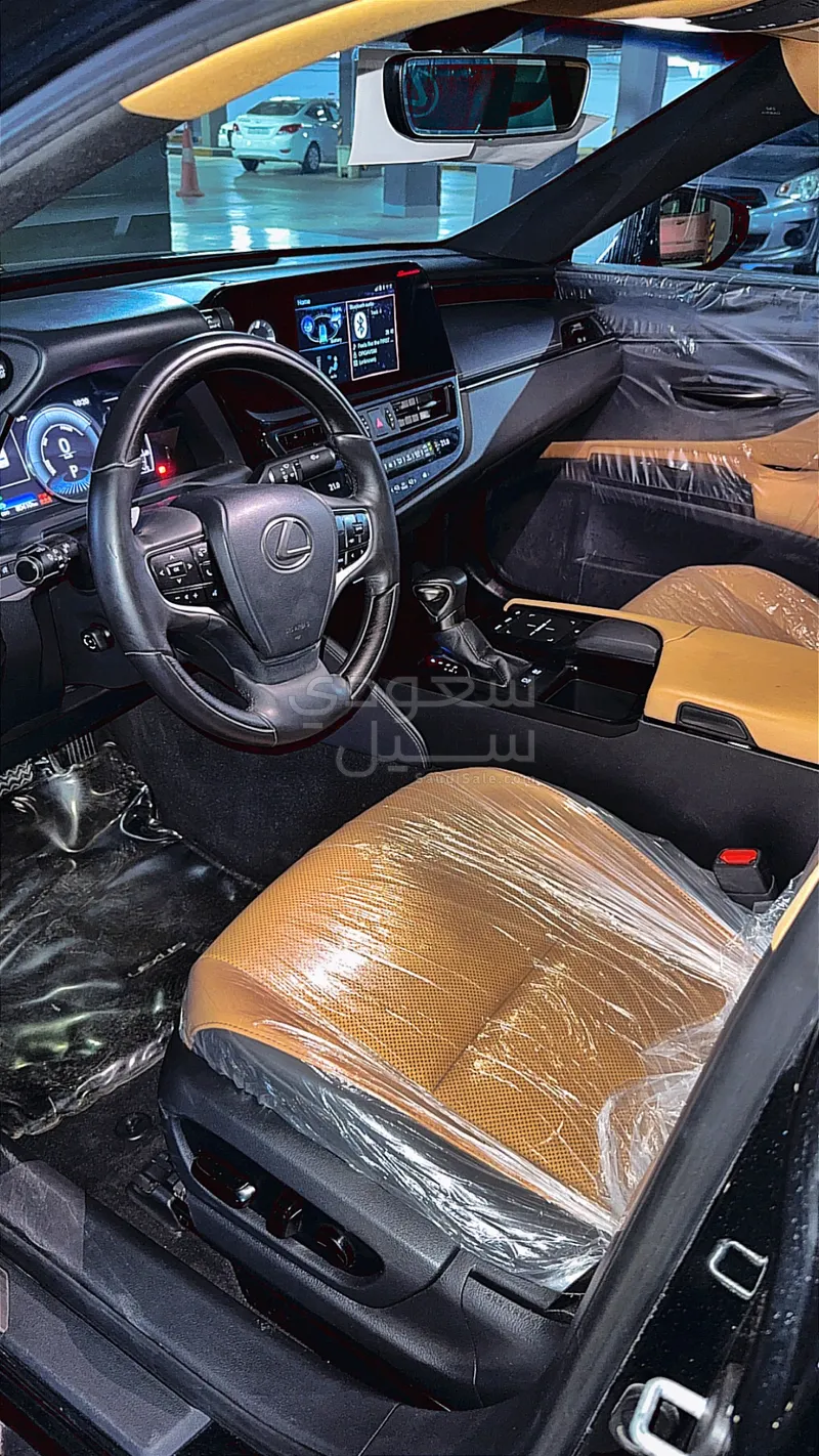 2022 لكزس آي إس 300