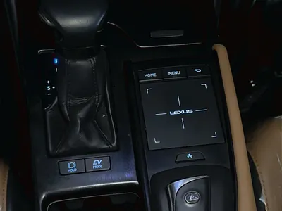 2022 لكزس آي إس 300
