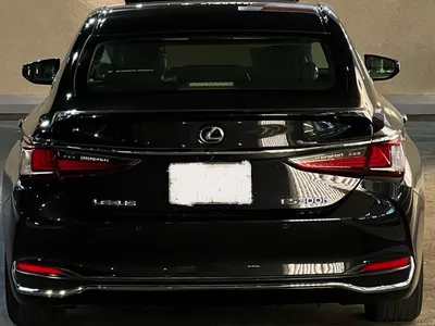 2022 لكزس آي إس 300