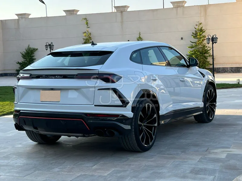 2021 لمبرجيني اوروس