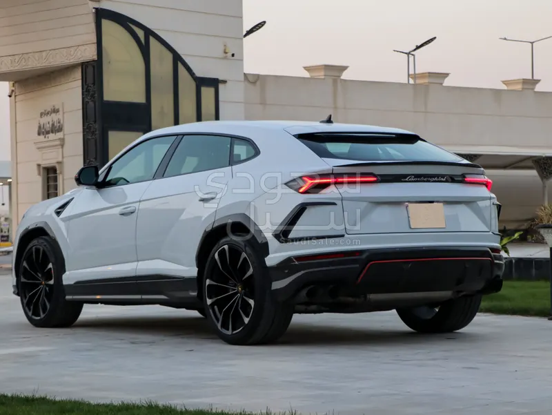 2021 لمبرجيني اوروس