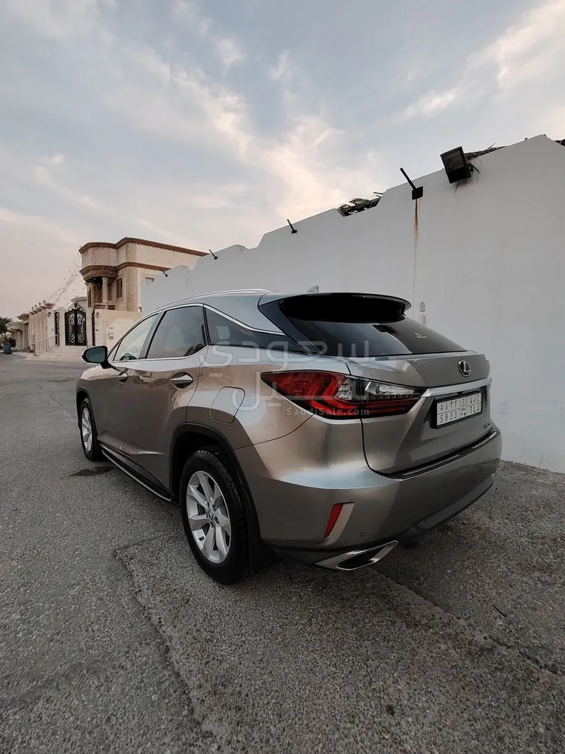 2018 لكزس أر إكس 350