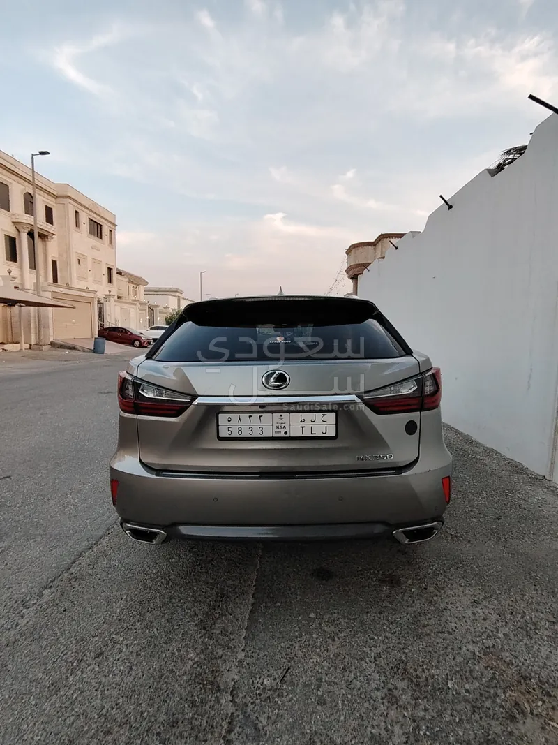 2018 لكزس أر إكس 350