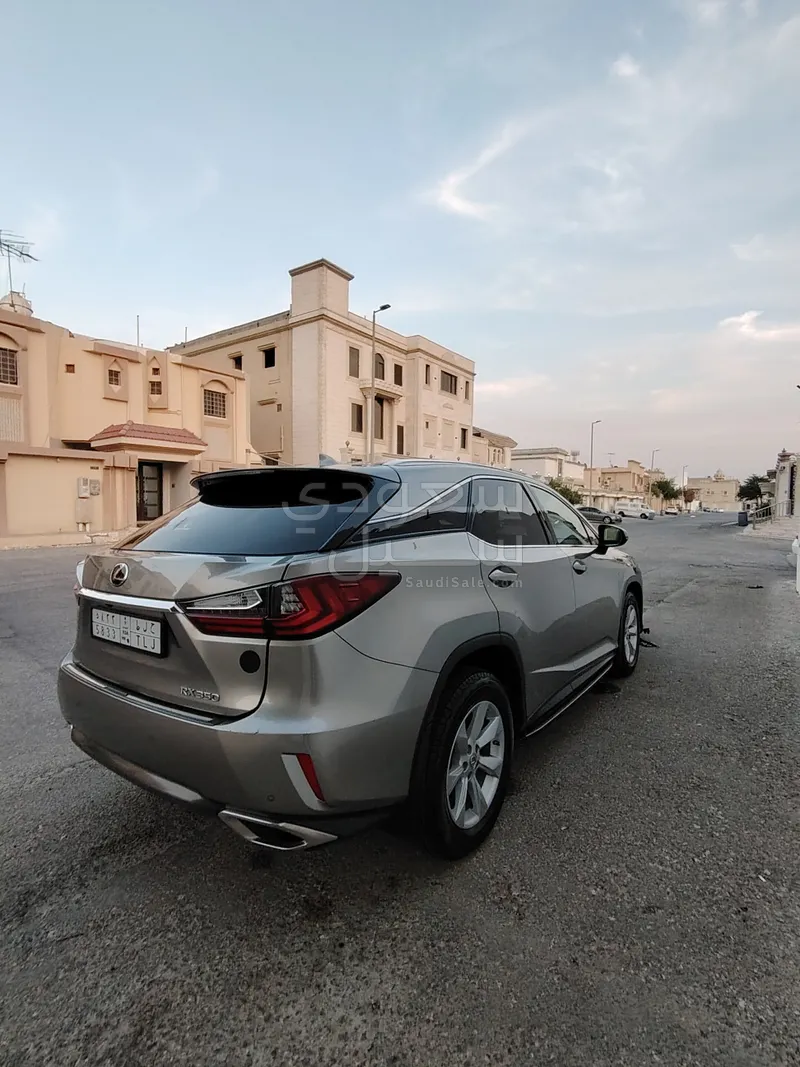 2018 لكزس أر إكس 350