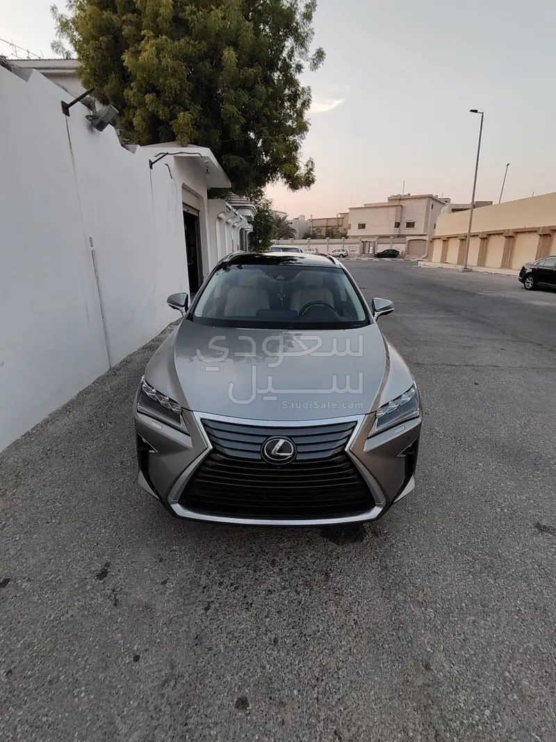 2018 لكزس أر إكس 350