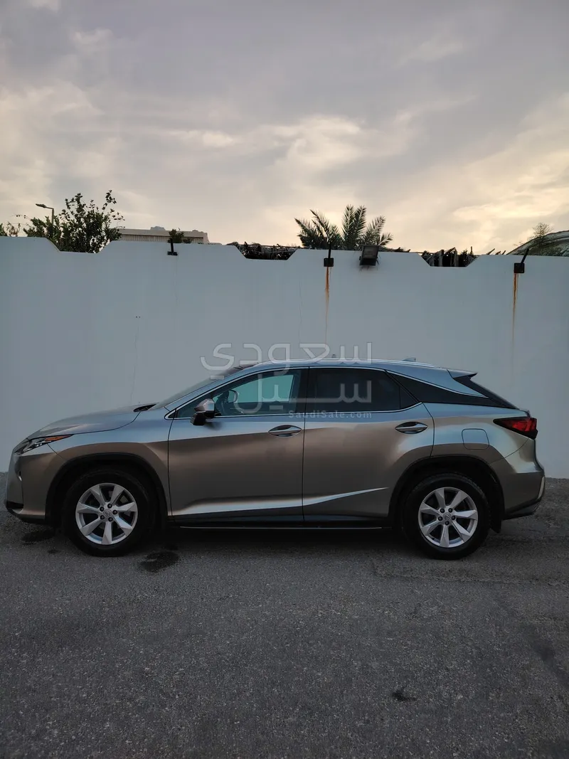 2018 لكزس أر إكس 350