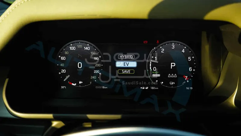 2025 لاند روفر ديفيندر اكس داينمك