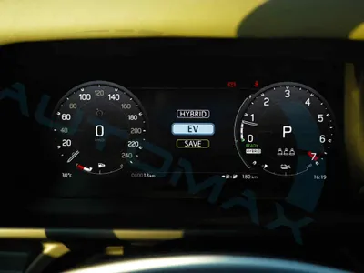 2025 لاند روفر ديفيندر اكس داينمك