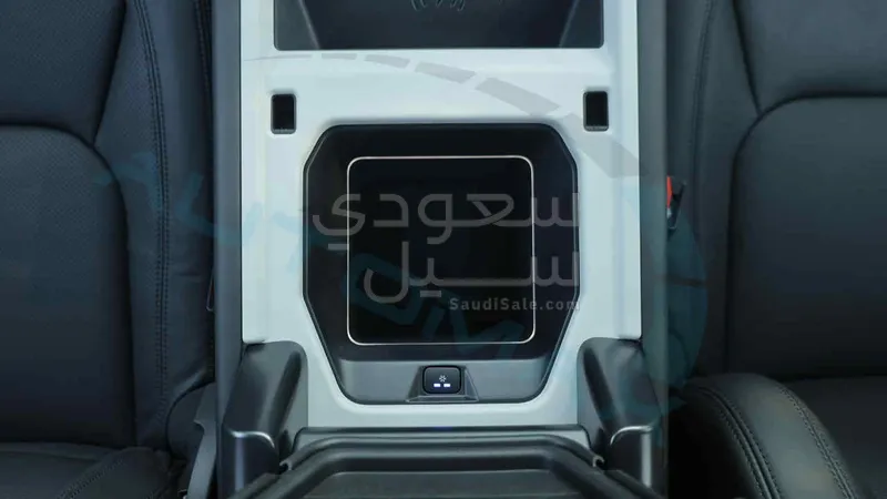 2025 لاند روفر ديفيندر اكس داينمك