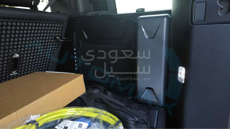 2025 لاند روفر ديفيندر اكس داينمك