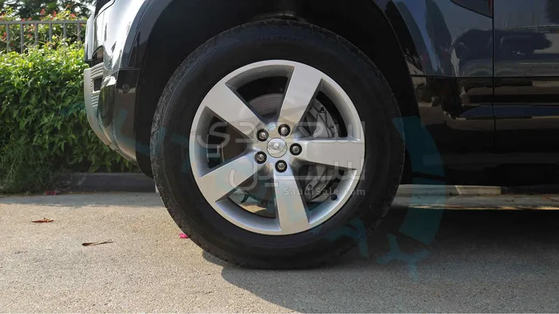 2025 لاند روفر ديفيندر اكس داينمك