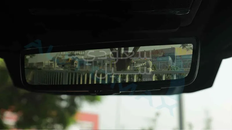 2025 لاند روفر ديفيندر اكس داينمك