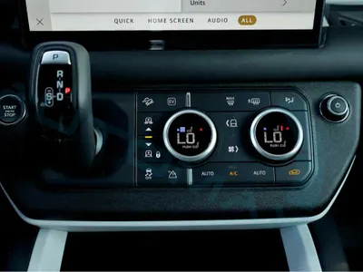 2025 لاند روفر ديفيندر اكس داينمك