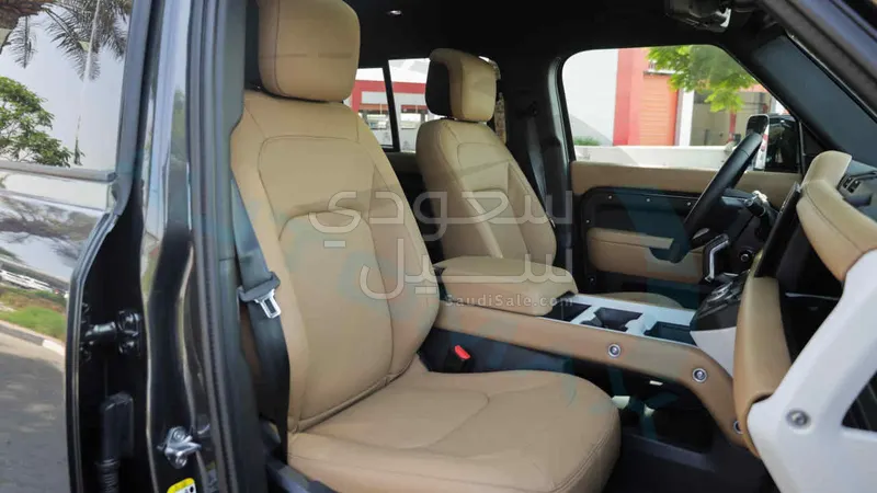 2025 لاند روفر ديفيندر اكس 110