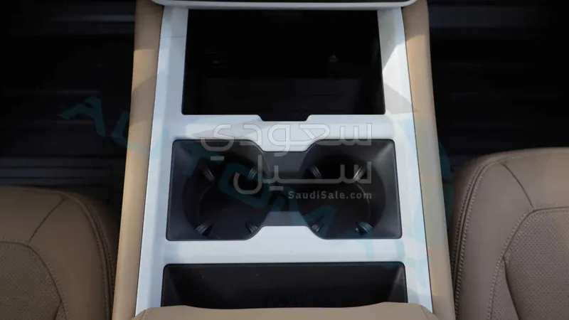 2025 لاند روفر ديفيندر اكس 110