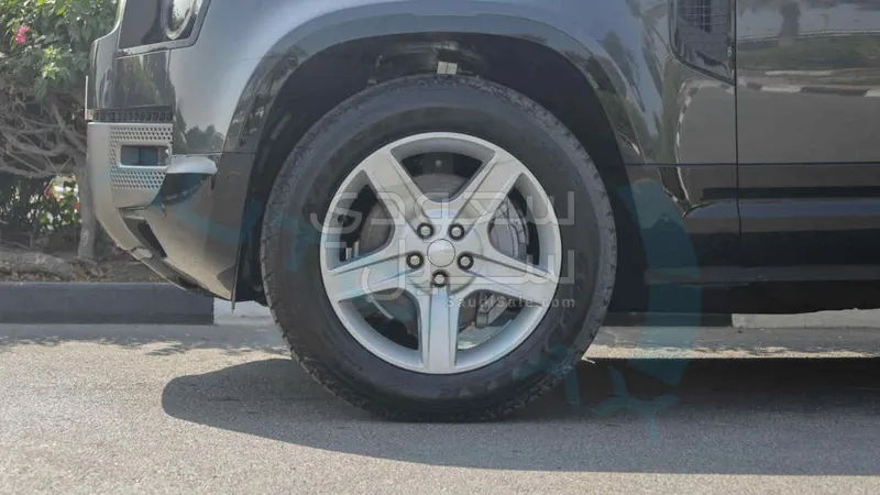 2025 لاند روفر ديفيندر اكس 110