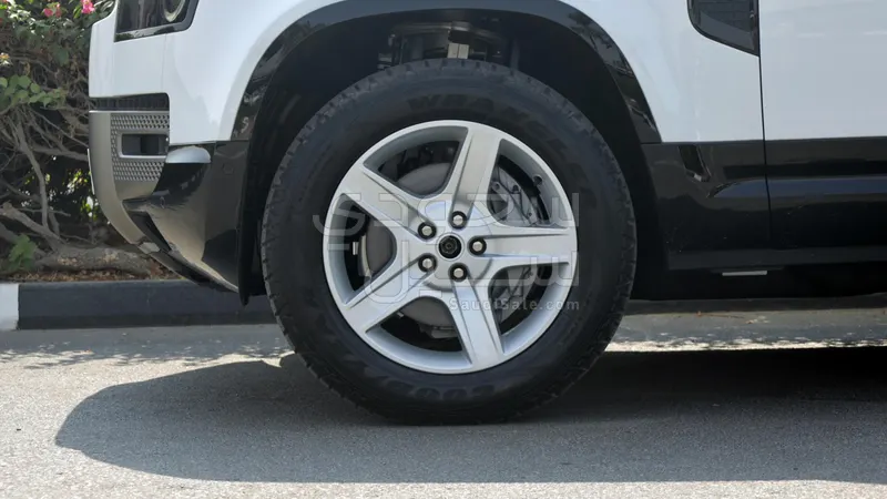 2025 لاند روفر ديفيندر اكس داينمك