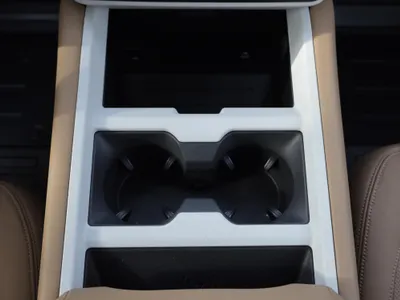 2025 لاند روفر ديفيندر اكس داينمك