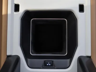 2025 لاند روفر ديفيندر اكس داينمك