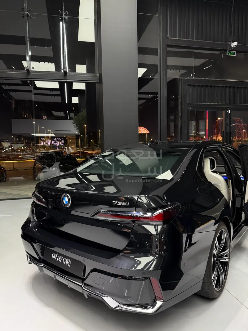 2026 بي ام دبليو الفئة السابعة 735أي