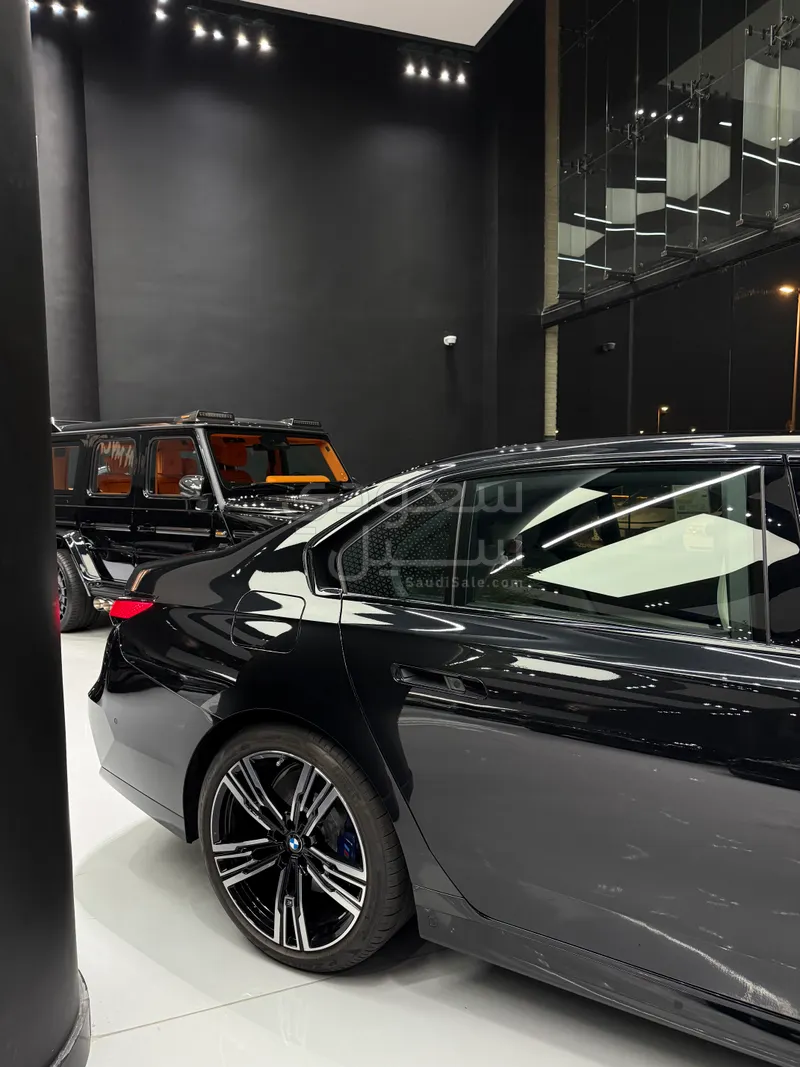 2026 بي ام دبليو الفئة السابعة 735أي