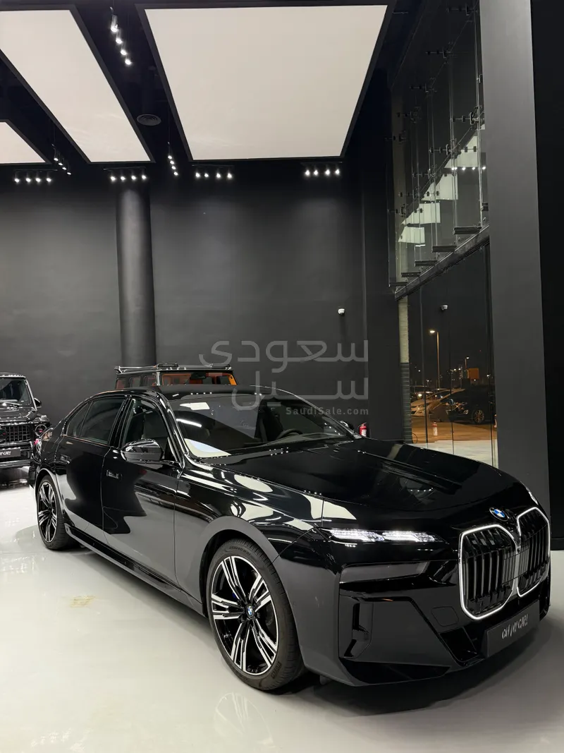 2026 بي ام دبليو الفئة السابعة 735أي