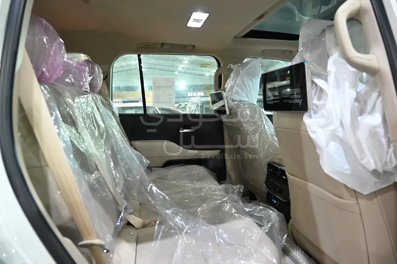 2024 تويوتا لاند كروزر جي اكس ار4