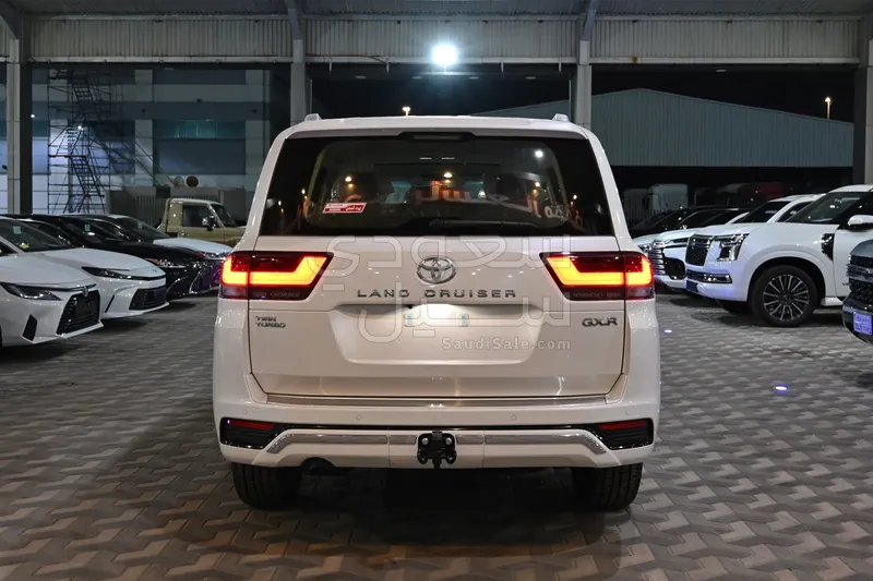 2024 تويوتا لاند كروزر جي اكس ار4