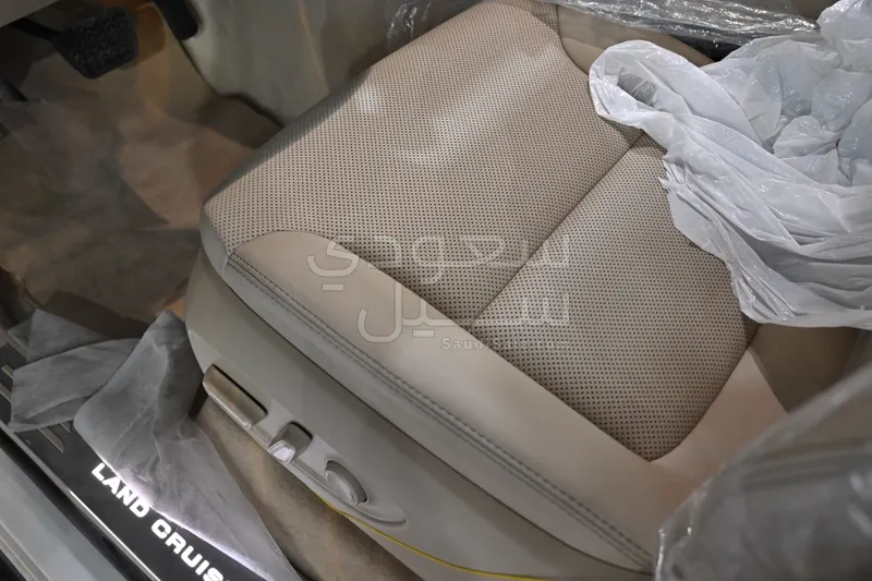 2024 تويوتا لاند كروزر جي اكس ار4