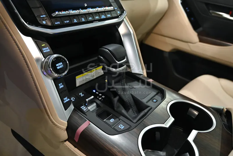 2024 تويوتا لاند كروزر جي اكس ار4