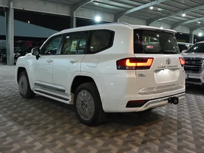 2024 تويوتا لاند كروزر جي اكس ار4