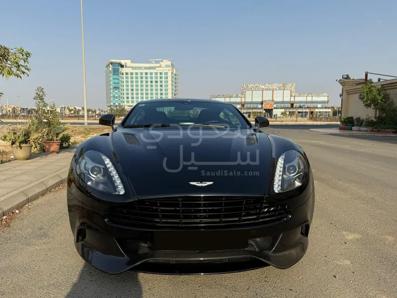 2015 استون مارتن فانكويش