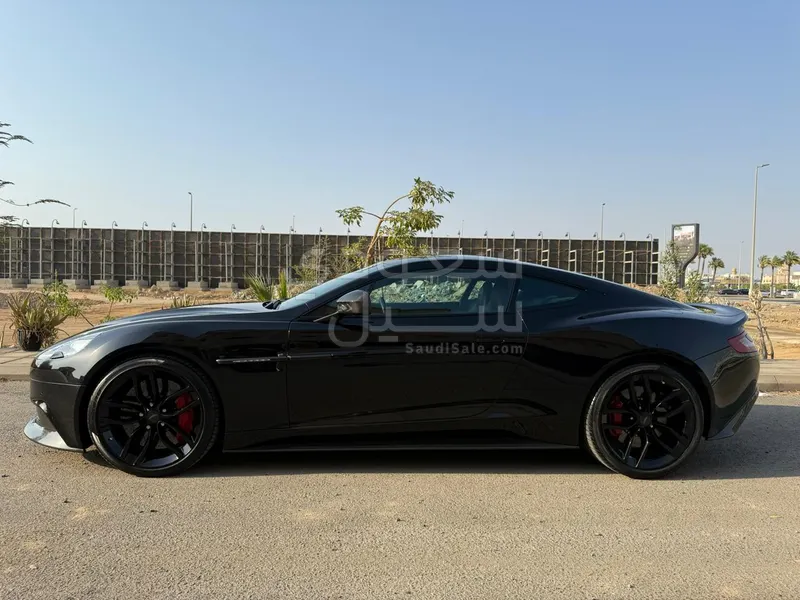 2015 استون مارتن فانكويش