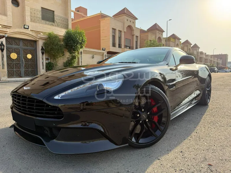 2015 استون مارتن فانكويش