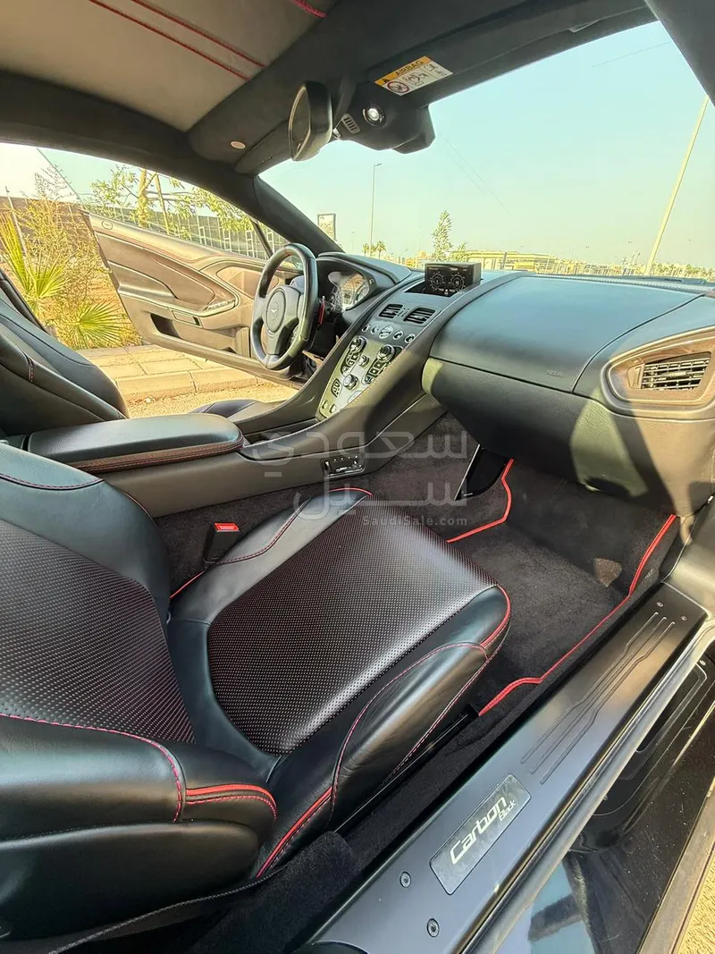 2015 استون مارتن فانكويش