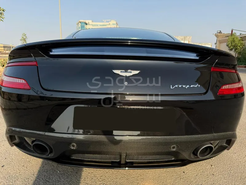 2015 استون مارتن فانكويش