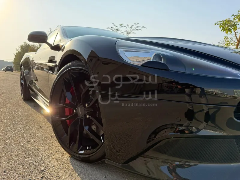 2015 استون مارتن فانكويش