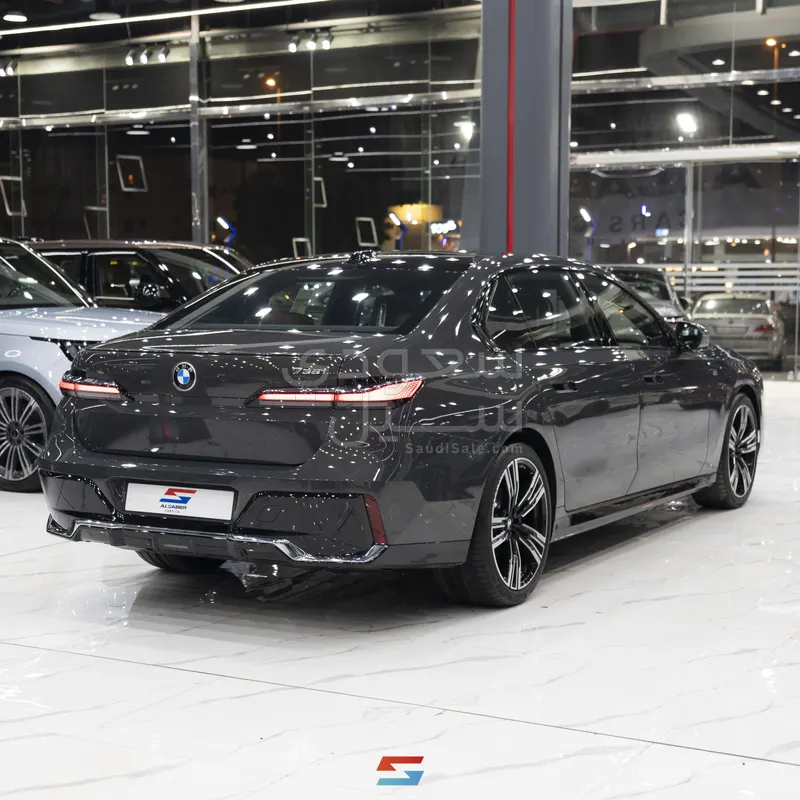 2026 بي ام دبليو الفئة السابعة 735أي