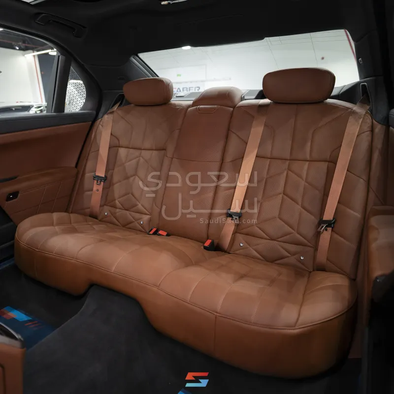 2026 بي ام دبليو الفئة السابعة 735أي