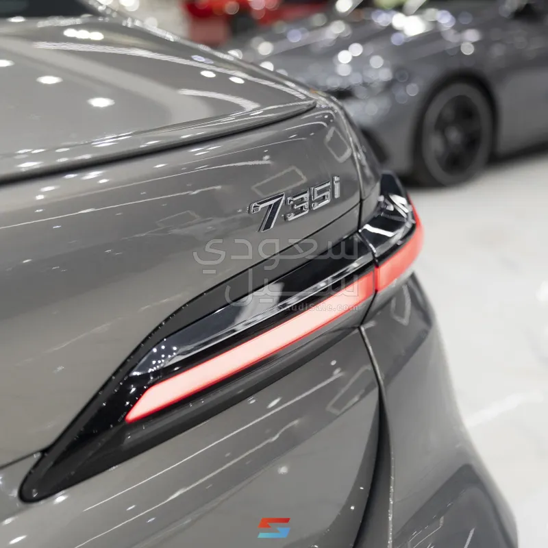 2026 بي ام دبليو الفئة السابعة 735أي