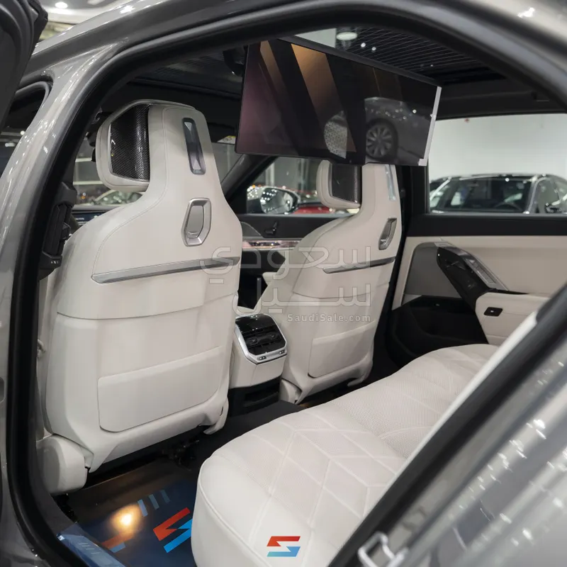 2026 بي ام دبليو الفئة السابعة 735أي