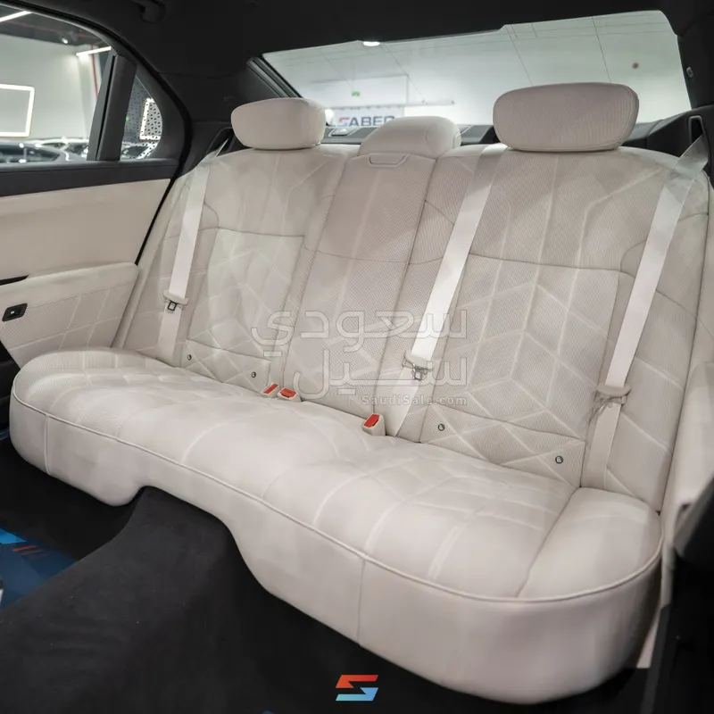 2026 بي ام دبليو الفئة السابعة 735أي