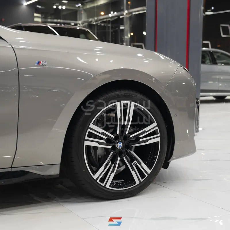 2026 بي ام دبليو الفئة السابعة 735أي